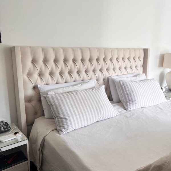 Respaldo de cama modelo Capitone Orejas